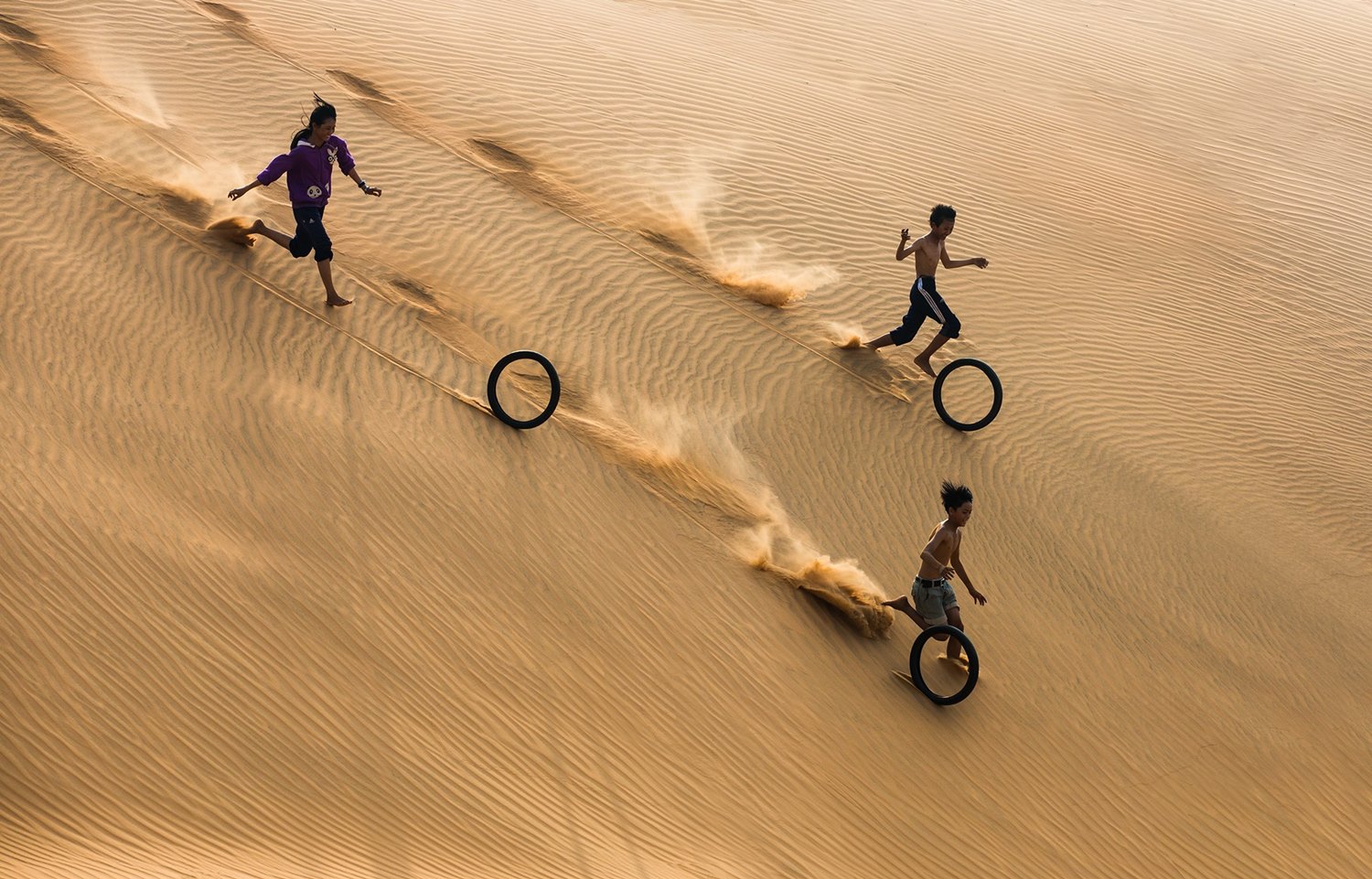 Vietnam with Mui Ne Dune shot wins world best fun photo contest